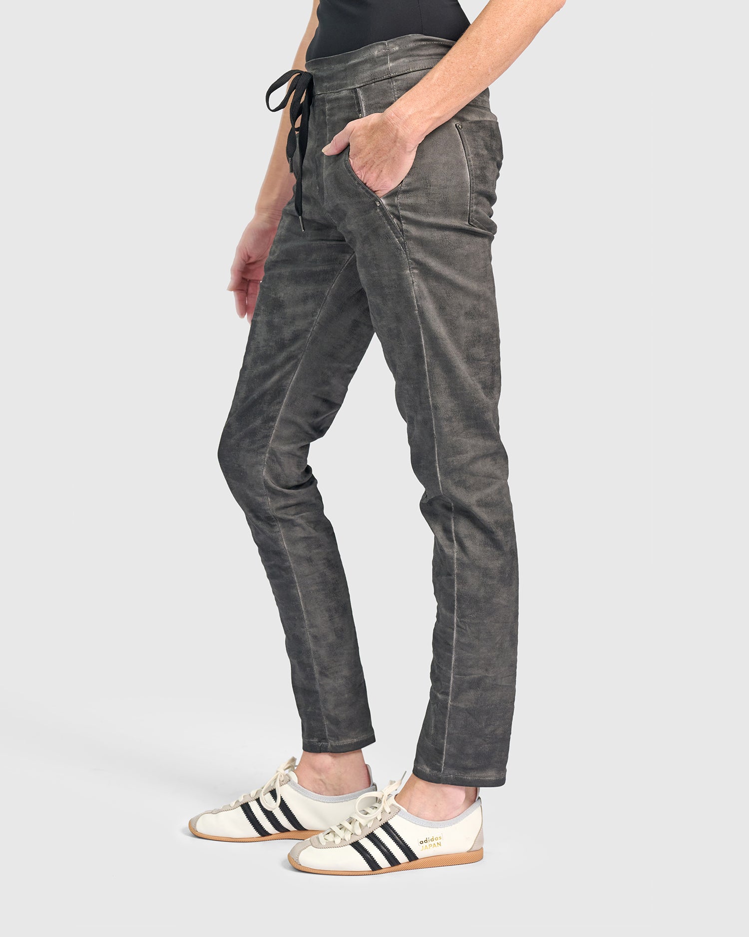 alembika-stone-wash-iconic-stretch-jeans-smoke-slim-straight image 4