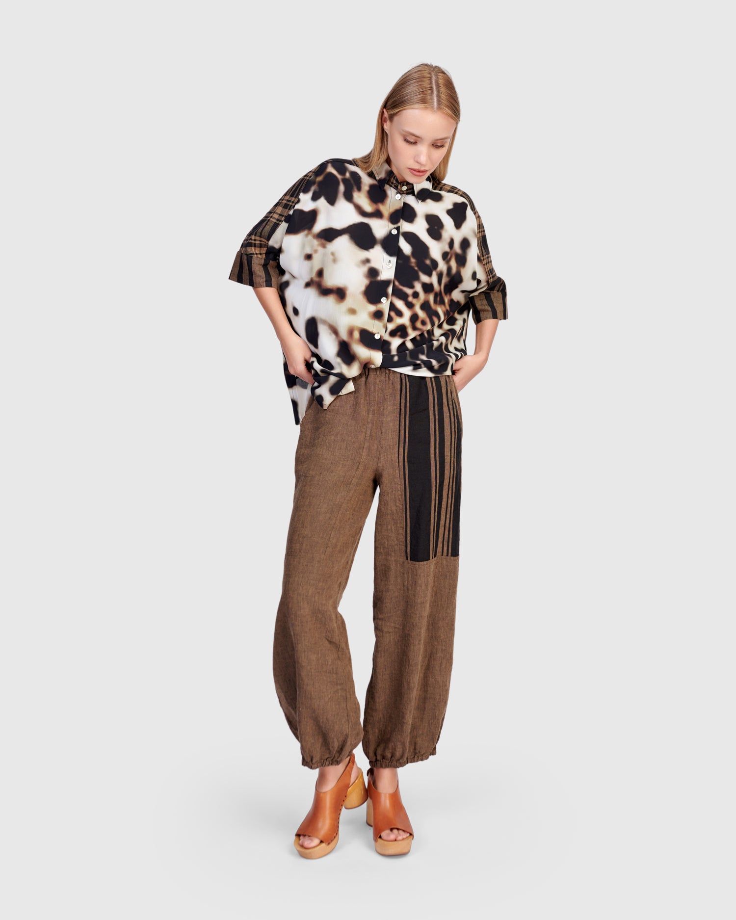 alembika-linen-lantern-pants-damen-leinenhose-sepia image 2