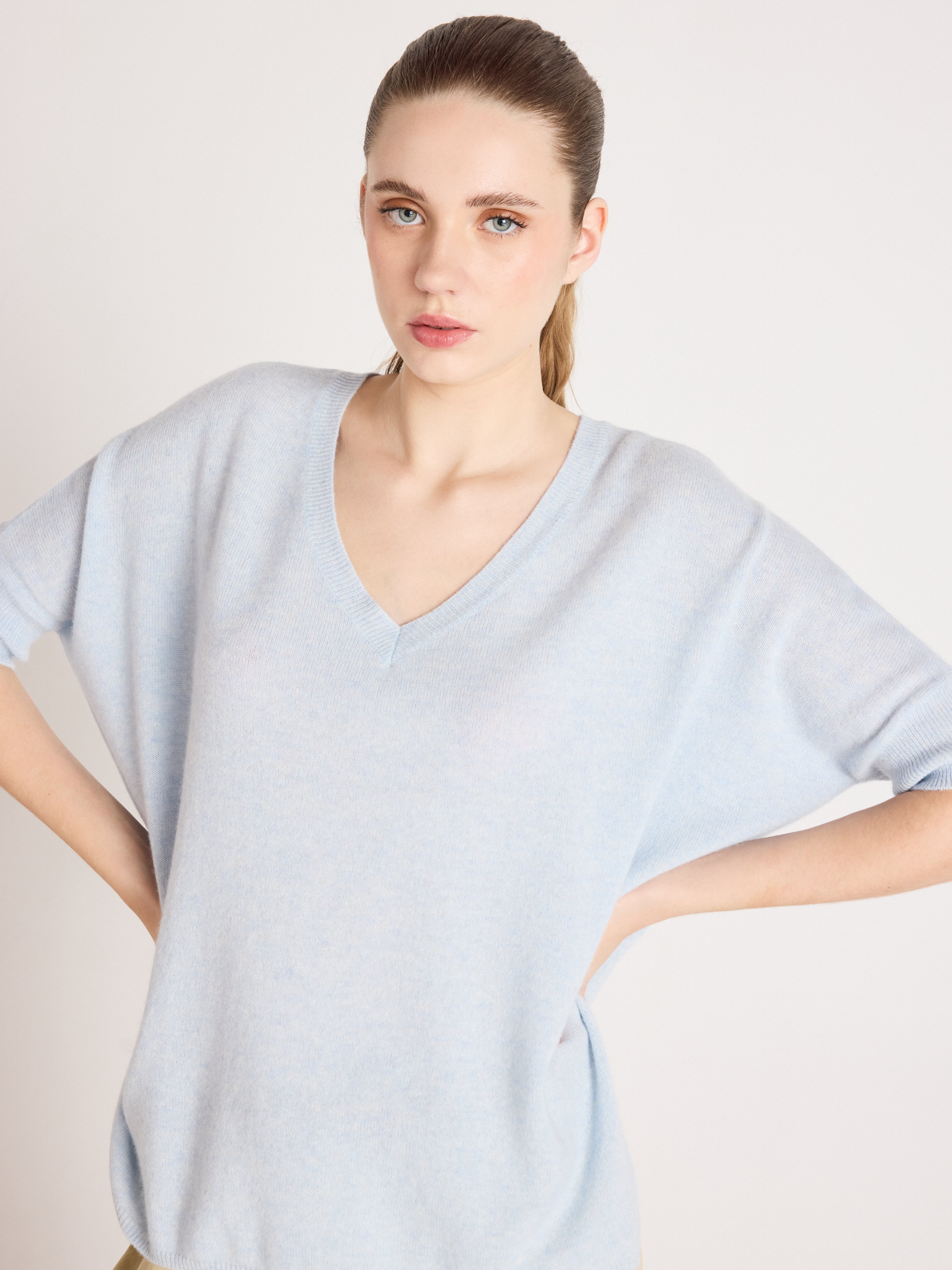 absolut-kate-pullover-poncho-100-kaschmir-v-ausschnitt-kurzarm-hellblau-heathere image 5