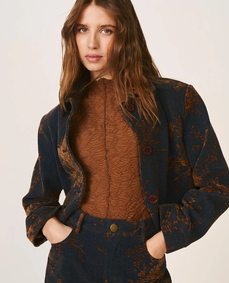 alma-en-pena-floral-denim-jacket-jeansjacke-mit-blumen-flockvelours-blau image 1