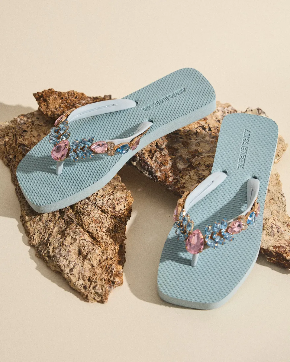 alma-en-pena-t-strap-beach-sandals-zehentrenner-blau-mit-strass image 1