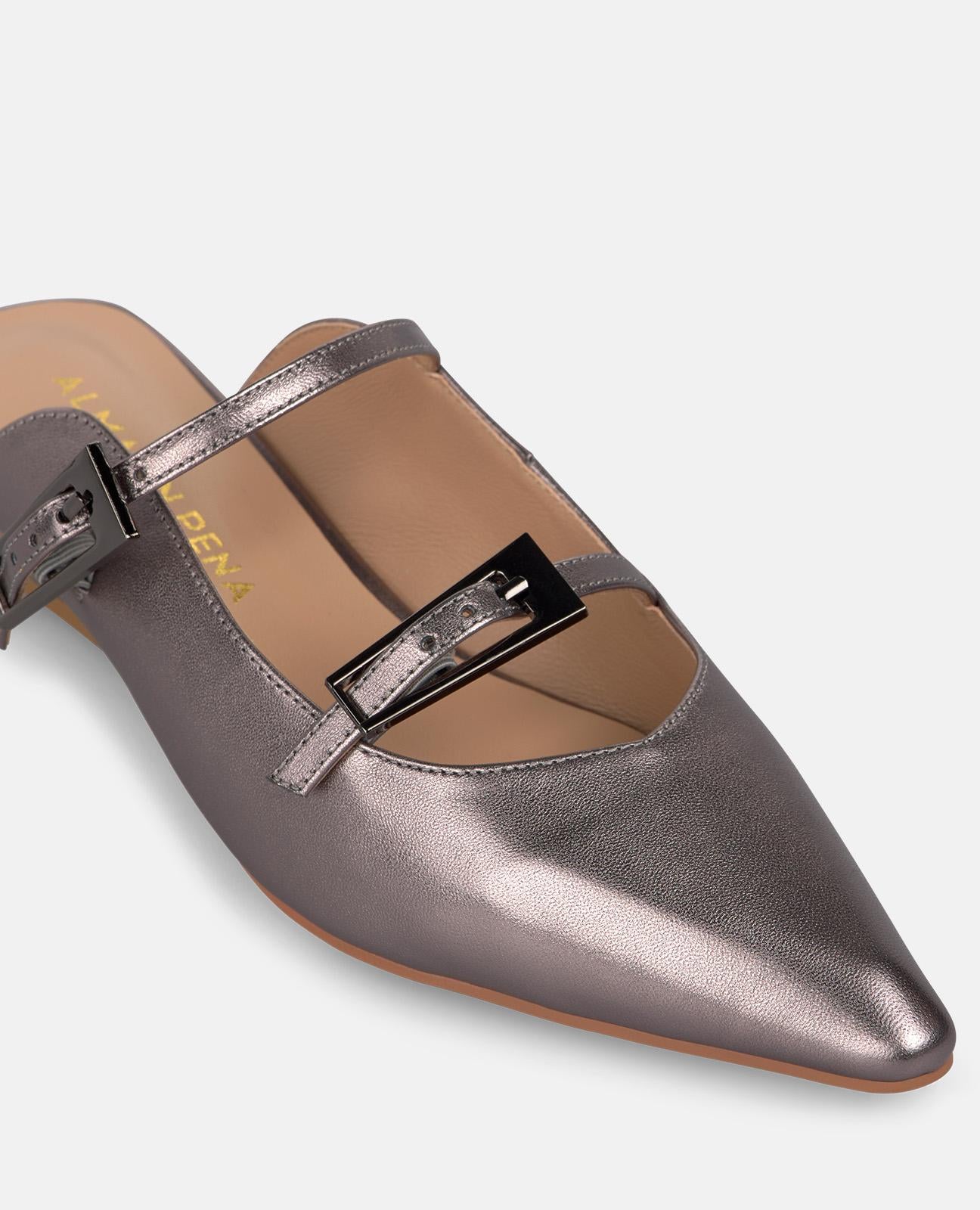 alma-en-pena-mule-with-straps-pantolette-silber-metallic-5-cm-blockabsatz image 4