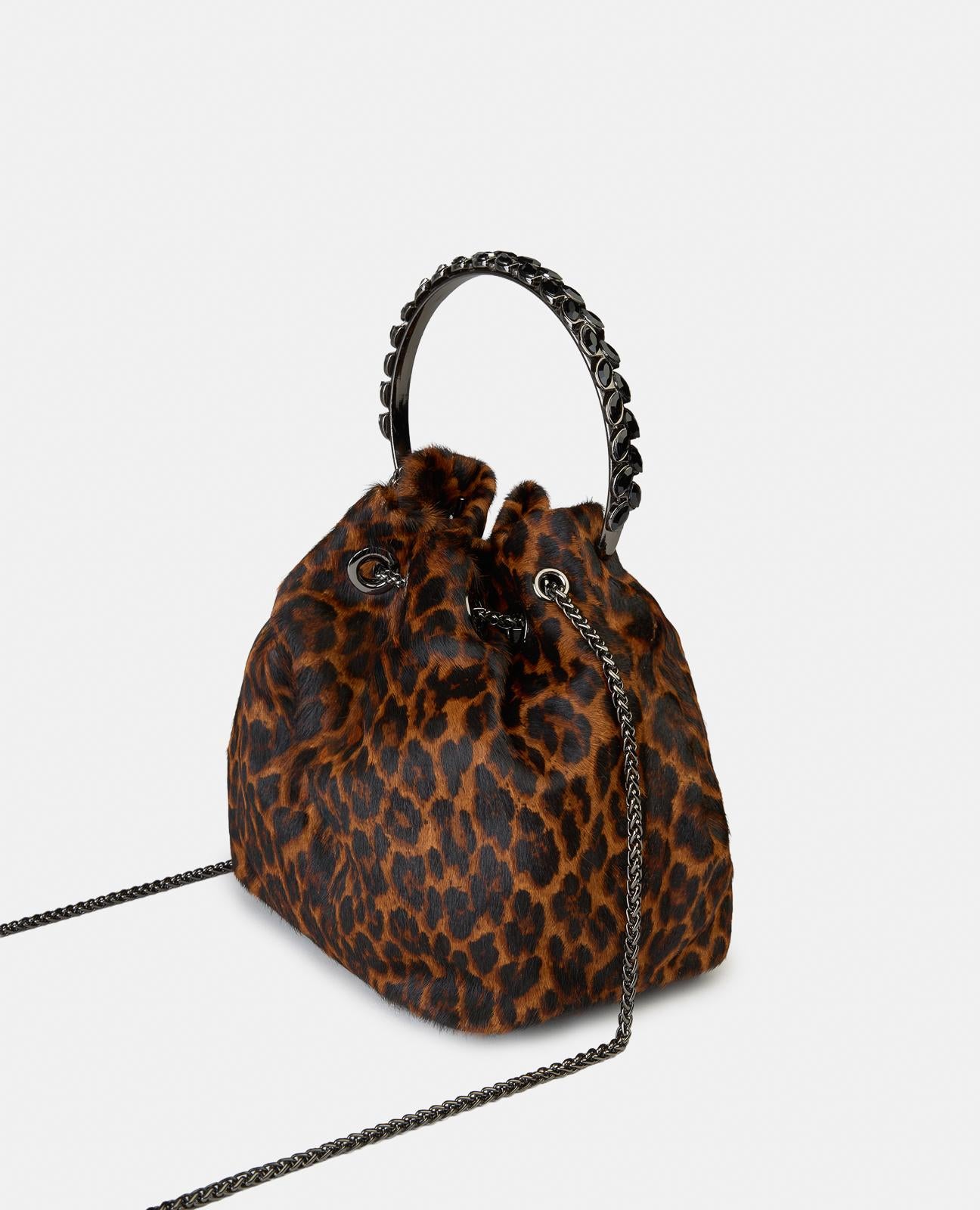 alma-en-pena-bowler-bag-braun-leder-handtasche-mit-anh-nger-und-kette image 2