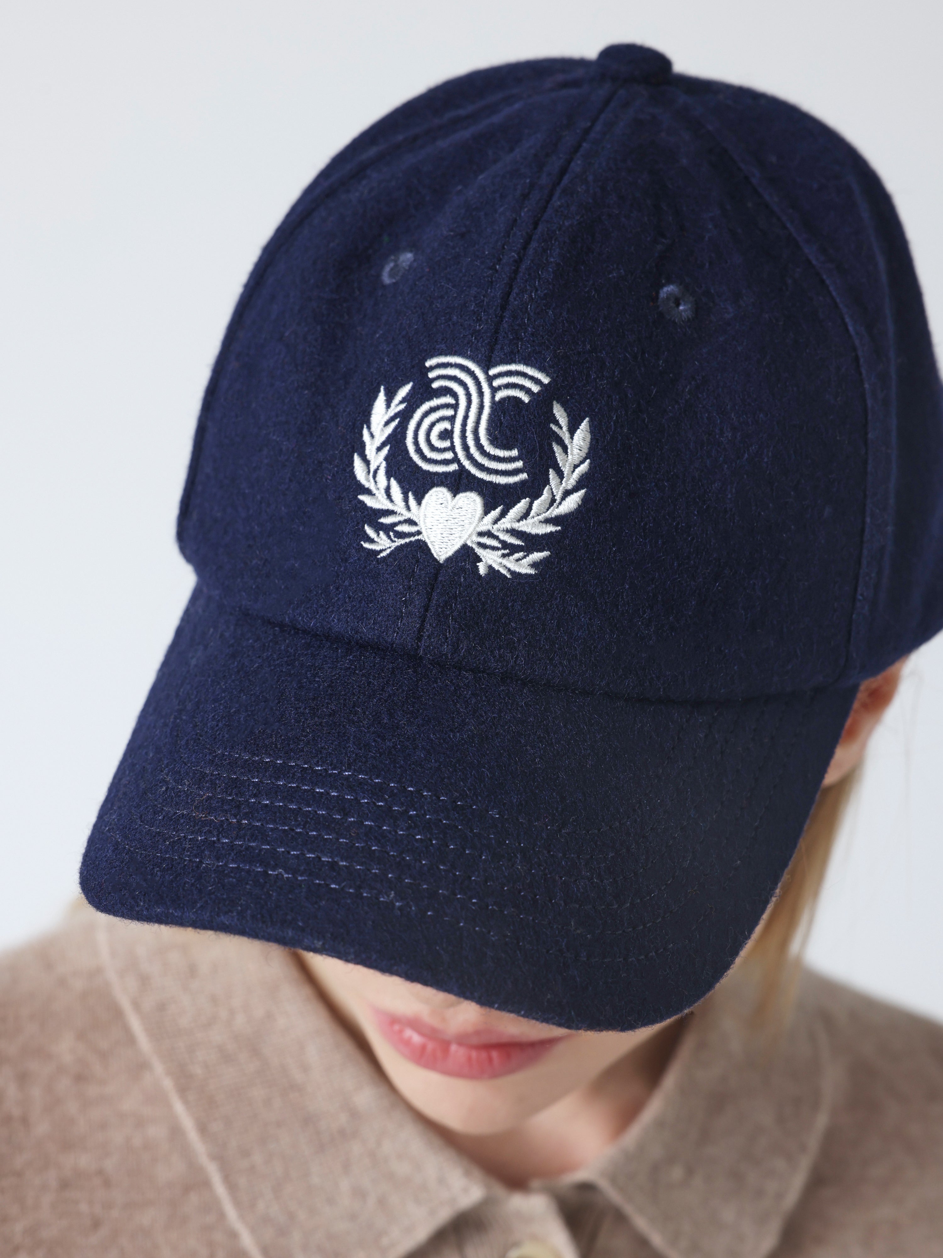 absolut-boost-cap-unisex-woll-cap-mit-stickerei-navy image 2