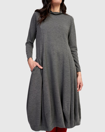alembika-essential-turtleneck-kleid-grau-cocoon-jerseykleid image 2