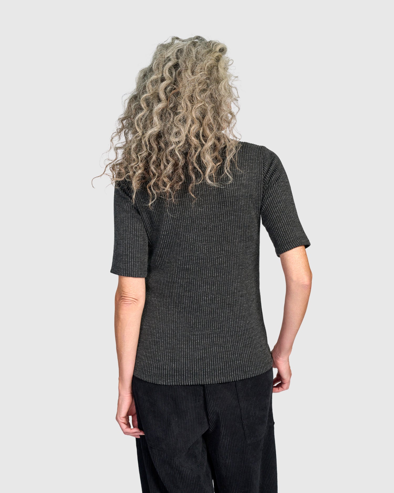 alembika-urban-marl-rib-mockneck-top-graphite-damen image 5