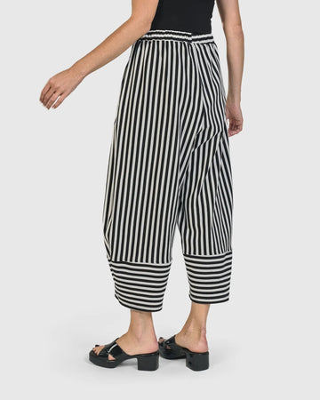 alembika-urban-stripes-lantern-pants-black-hose image 4