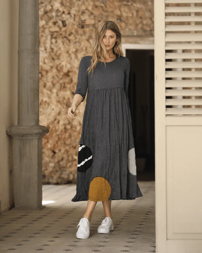 alembika-empire-crinkle-lang-kleid-stripe image 1