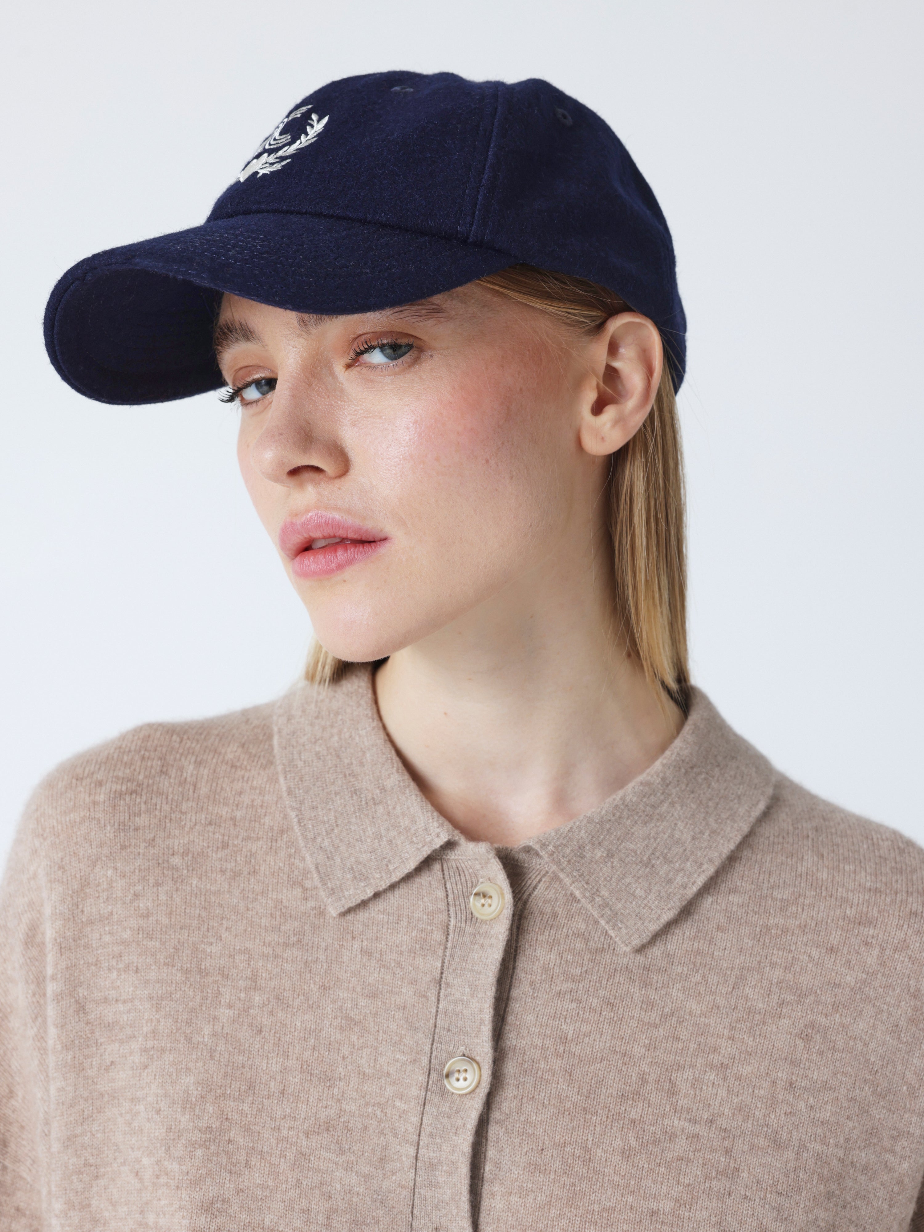 absolut-boost-cap-unisex-woll-cap-mit-stickerei-navy image 1