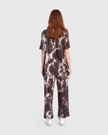 alembika-latte-flounce-t-shirt-braun-pink-tie-dye image 7