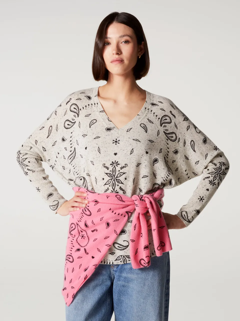 absolut-camille-poncho-pullover-damen-kaschmir-v-ausschnitt-bandana-print image 1