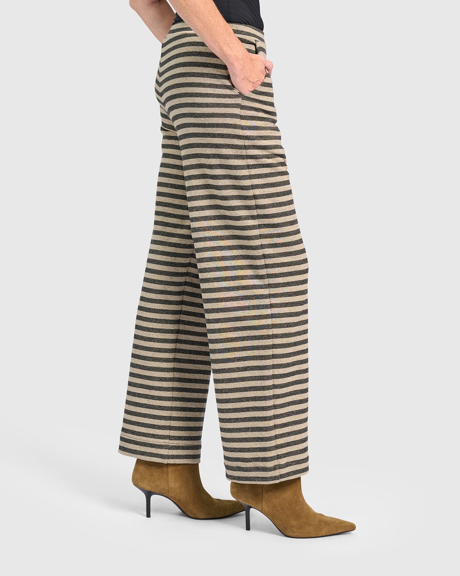 alembika-urban-elevation-straight-hose-camel-stripe image 4