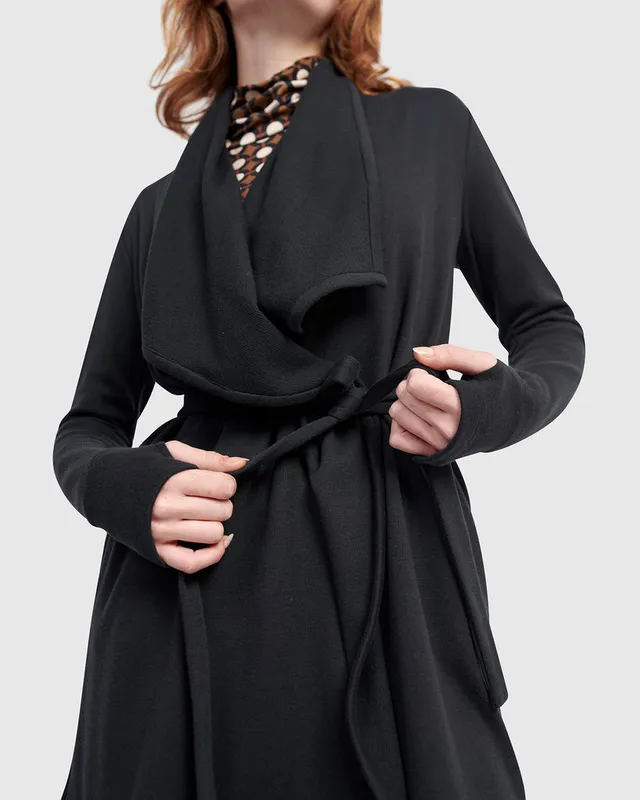 alembika-urban-cloud-wrap-cardigan-wickel-strickjacke-schwarz image 1