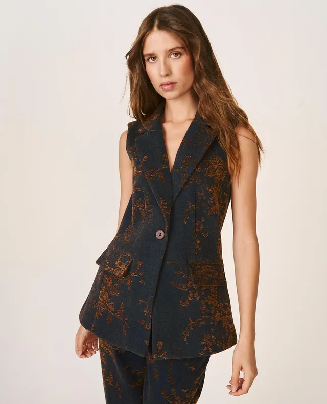 alma-en-pena-floral-denim-weste-wickel-weste-in-blau image 1