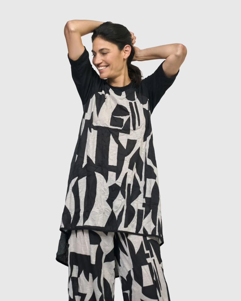 alembika-geometric-hooded-tunika-mono image 1