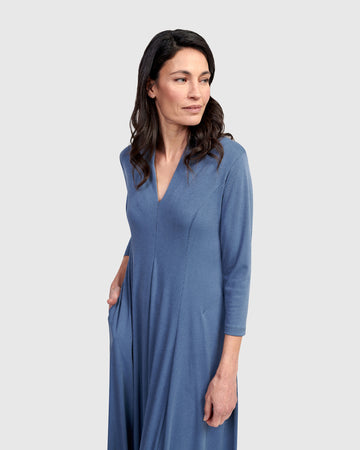 alembika-essential-cocoon-kleid-blue-mist image 6