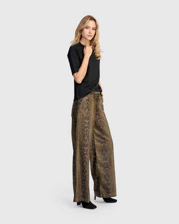 alembika-essential-mockneck-tee-schwarz-damen-shirt-halbarm image 5