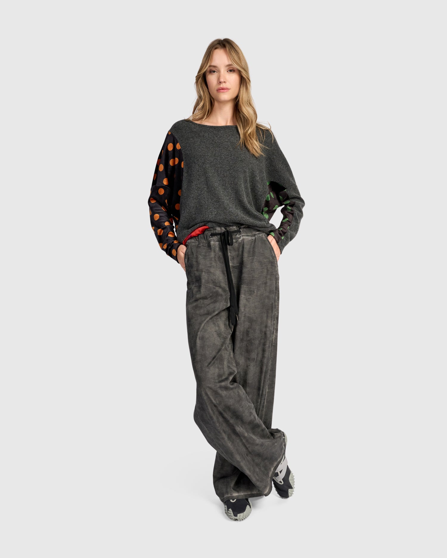 alembika-maisie-curve-top-carbon-dots image 2