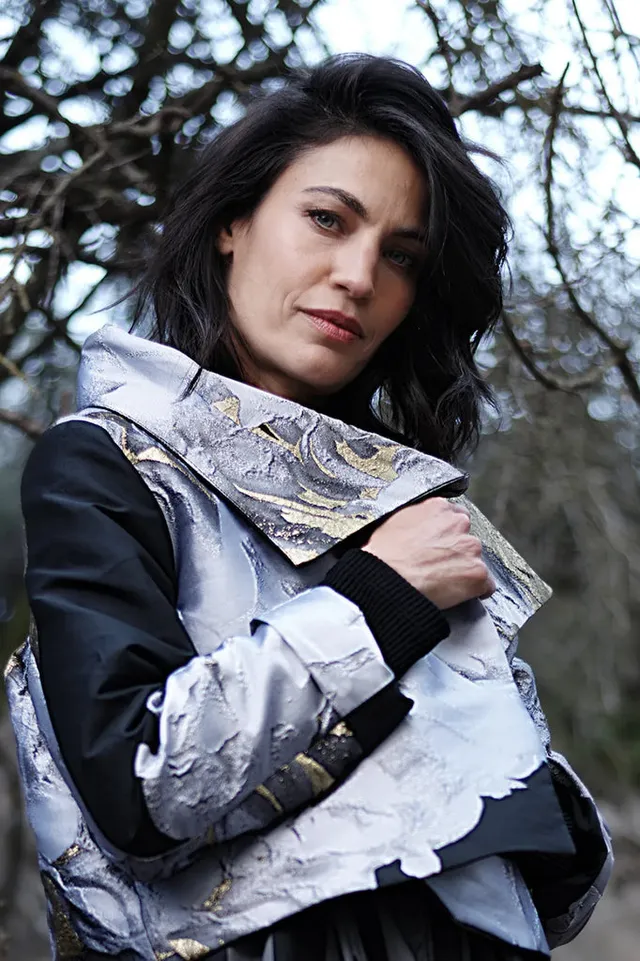 alembika-peony-crop-jacket-gold-damen-kurz-jacke image 1