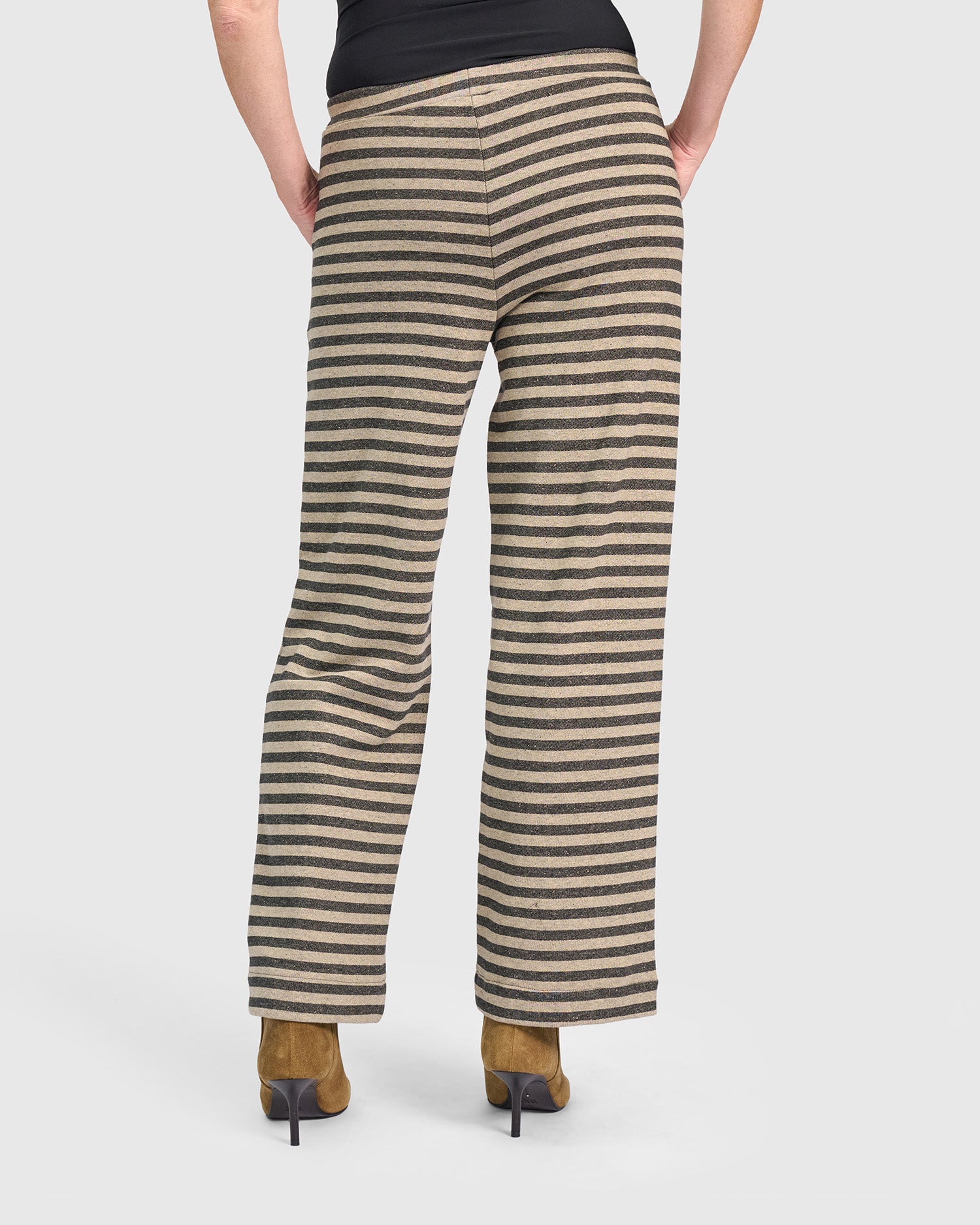 alembika-urban-elevation-straight-hose-camel-stripe image 5