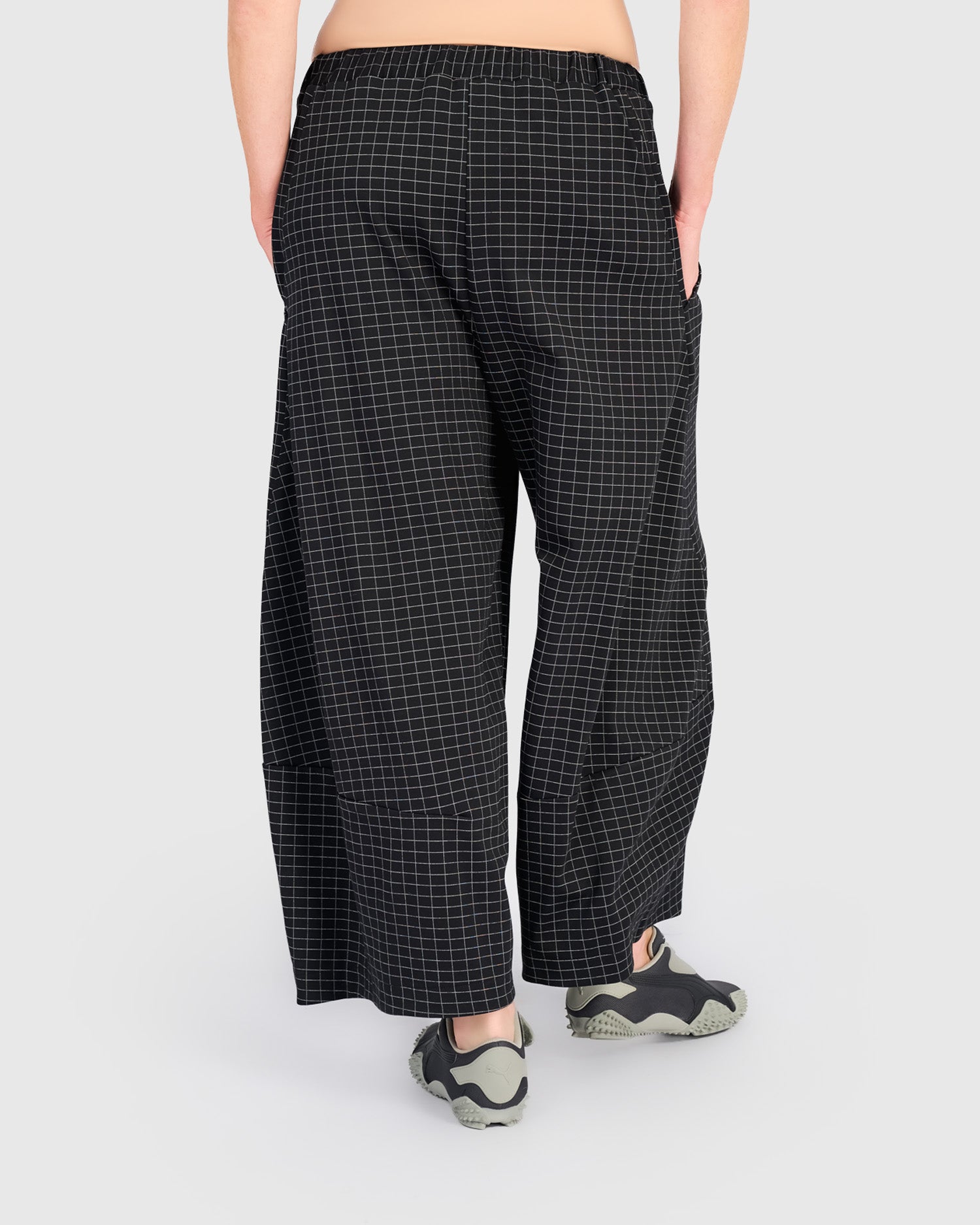 alembika-urban-skog-oversized-pants-graphite-grid image 5