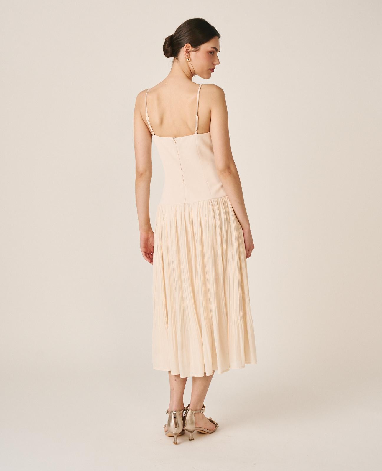 alma-en-pena-63206-midi-cr-pe-kleid-mit-v-ausschnitt-champagner-wei image 4