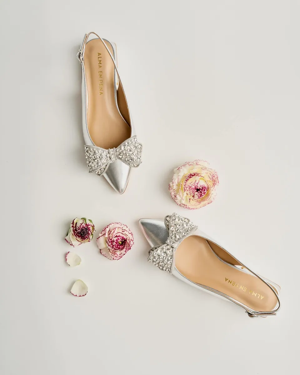 alma-en-pena-ballerina-mit-schleife-silberner-spitzenschuh-2-cm image 1