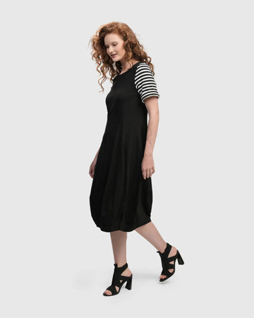 alembika-urban-daytime-cocoon-kleid-stripes image 5