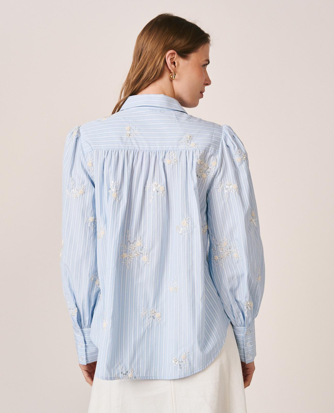 alma-en-pena-gestreifte-popeline-bluse-mit-stickerei-puff-rmel-blau image 5
