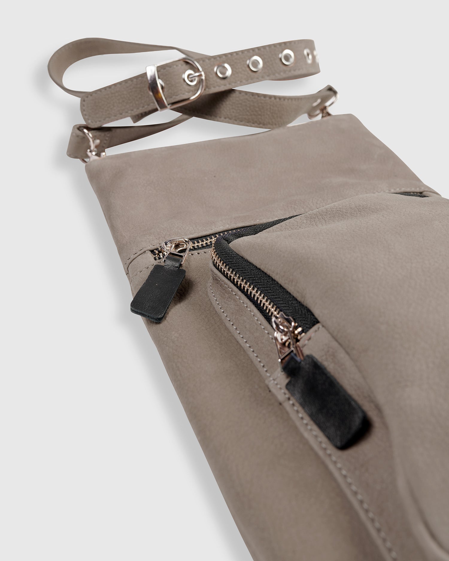 alembika-flat-stash-pouch-tasche-damen-leder-grau image 5