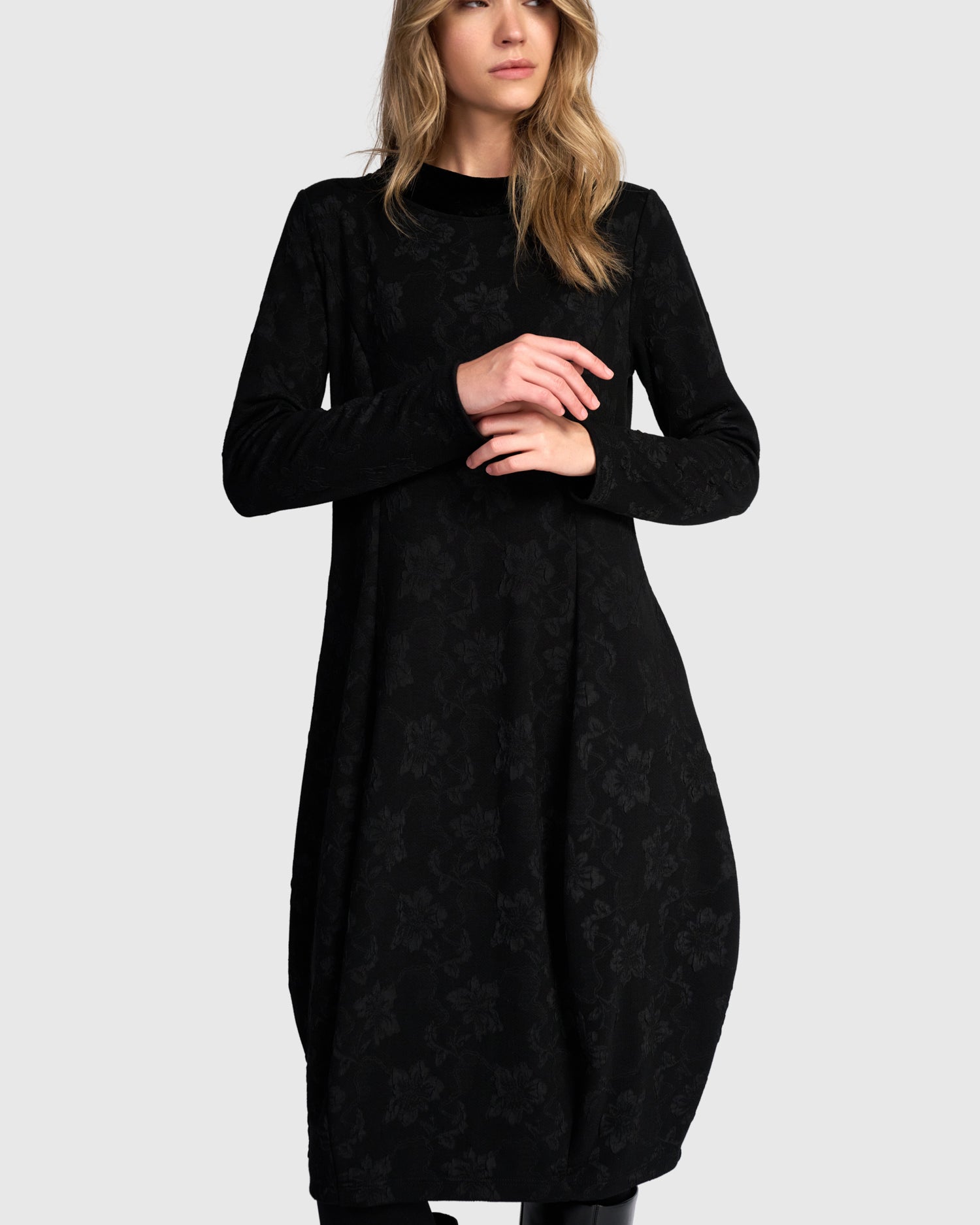alembika-locket-dress-black-flora-cocoon-kleid image 2