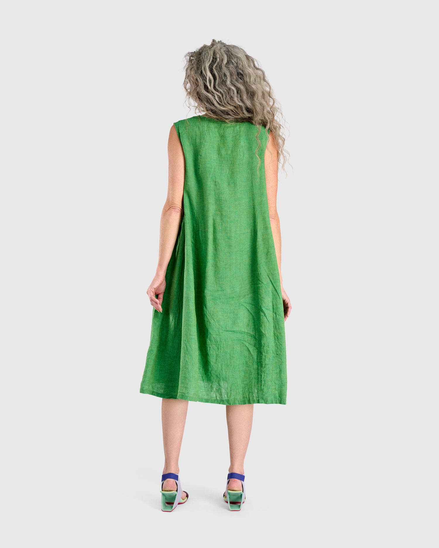 alembika-linen-swing-dress-mojito-leinen-midikleid image 4