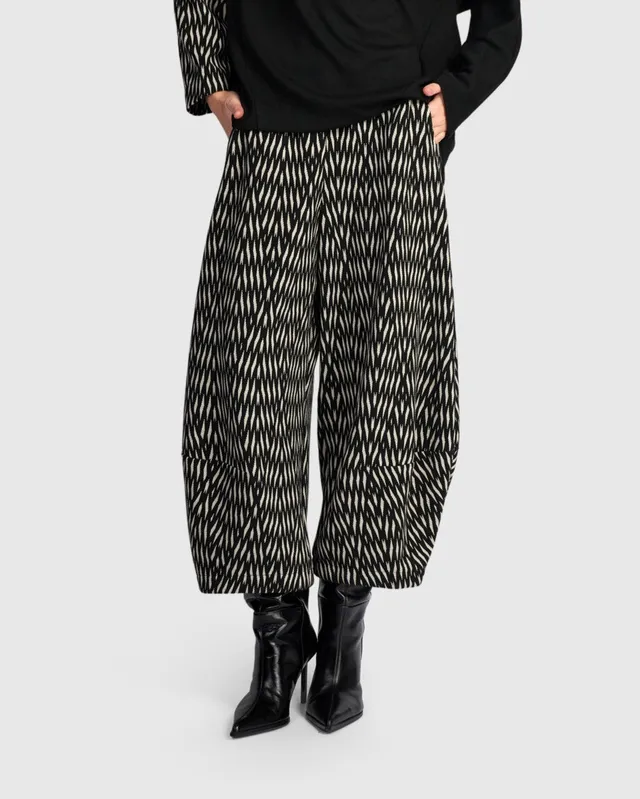 alembika-vector-lantern-pant-zebra-jacquard-hose-weit image 1
