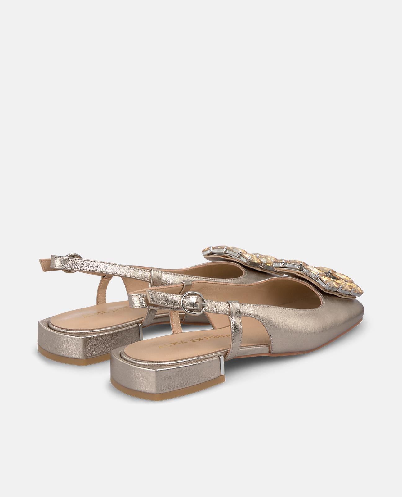 alma-en-pena-slingback-flachschuh-mit-metallschnalle-bronze-2-cm image 3