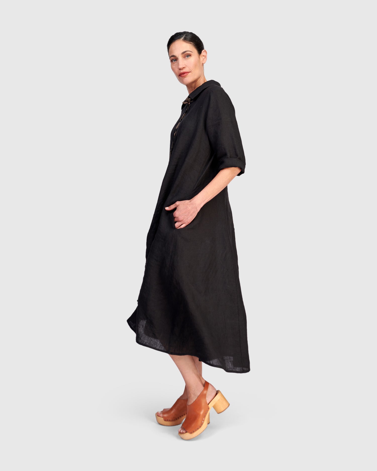 alembika-driftwood-leinenkleid-damen-schwarz image 3