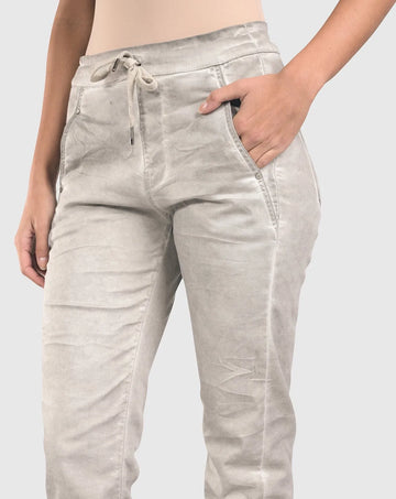 alembika-iconic-stretch-jeans-distressed-grey-wash image 3