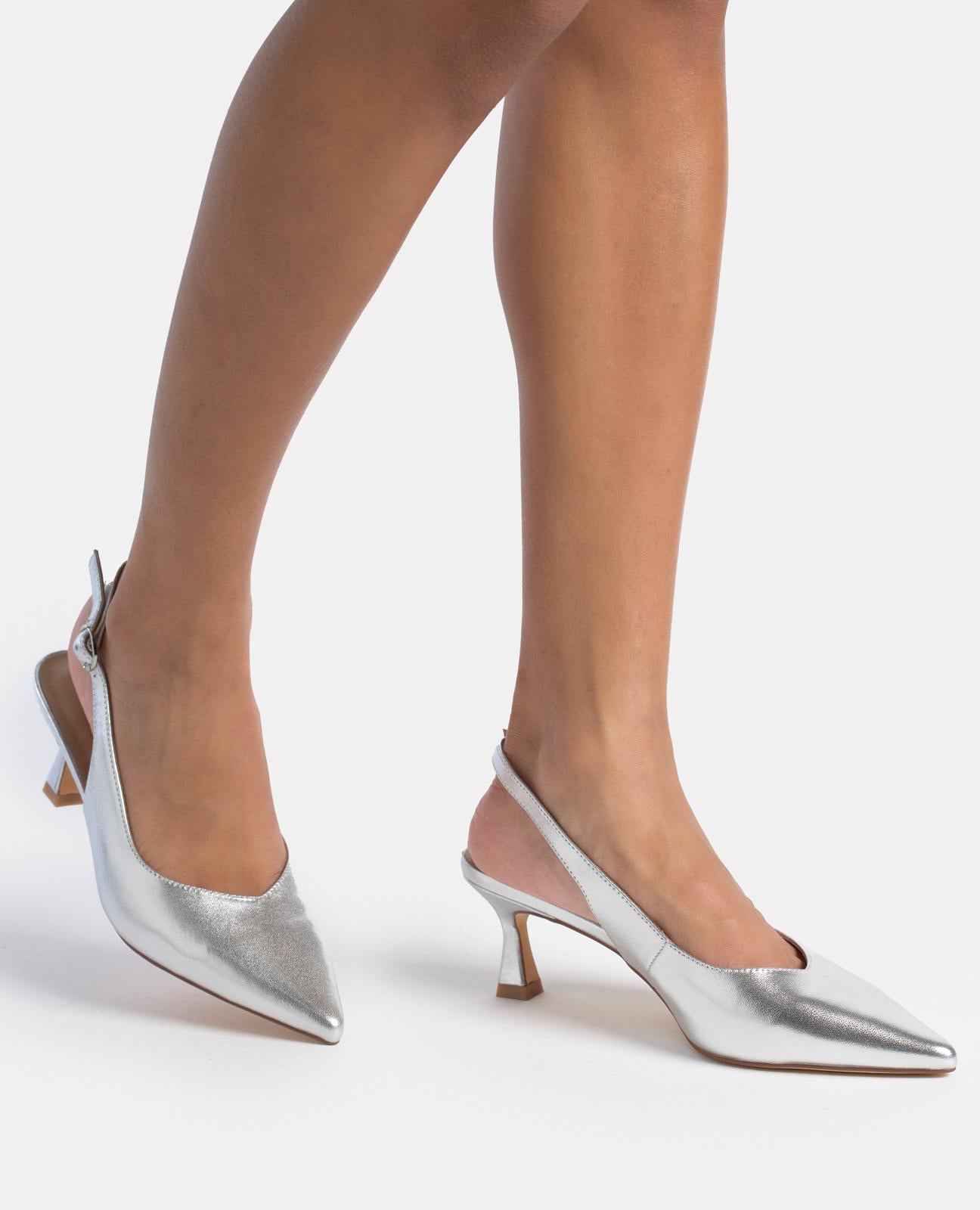 alma-en-pena-kitten-heel-slingback-silber-6-cm-spitzer-pumps-mit-schnalle image 4