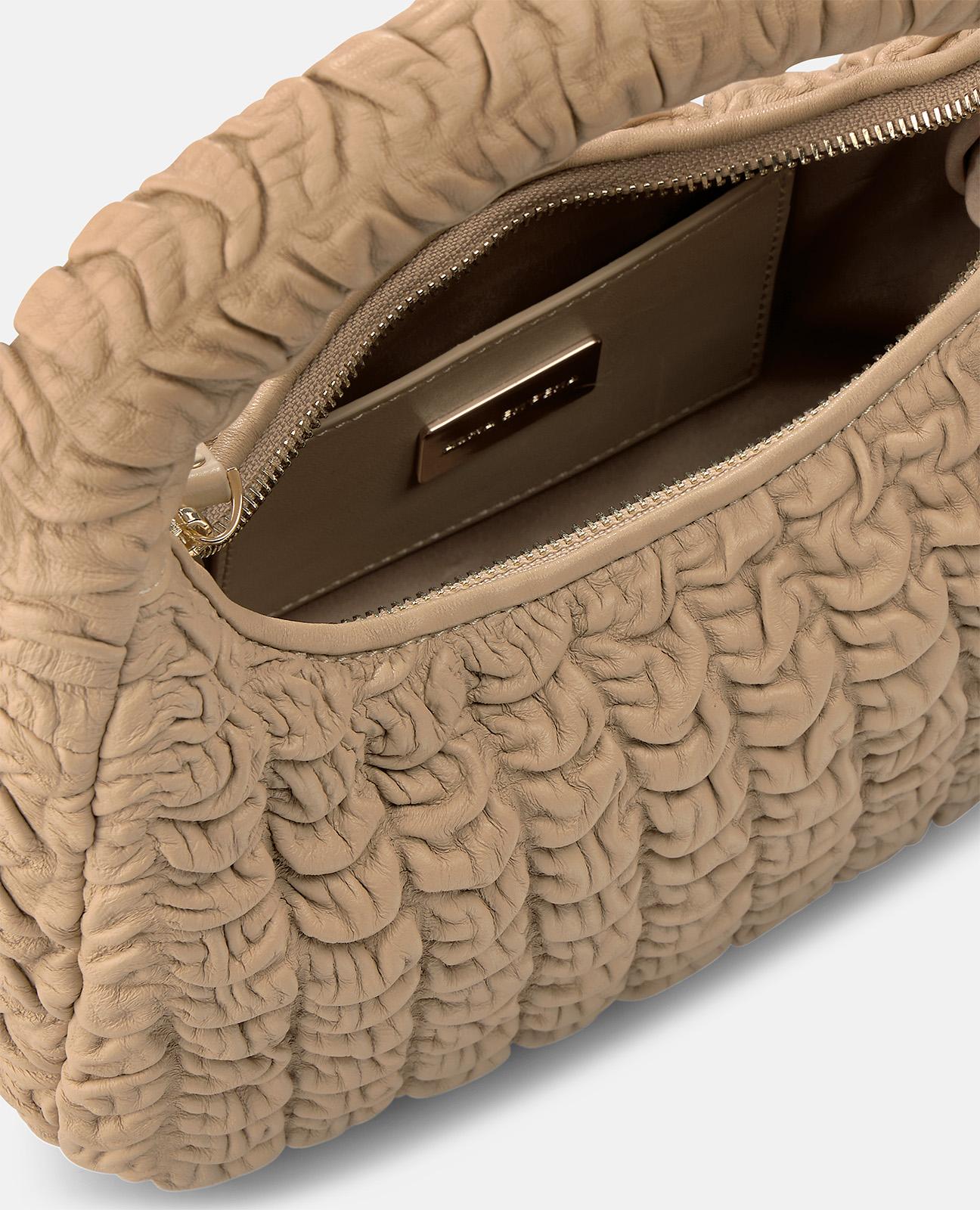 alma-en-pena-embossed-bag-leder-umh-ngetasche-arena image 4
