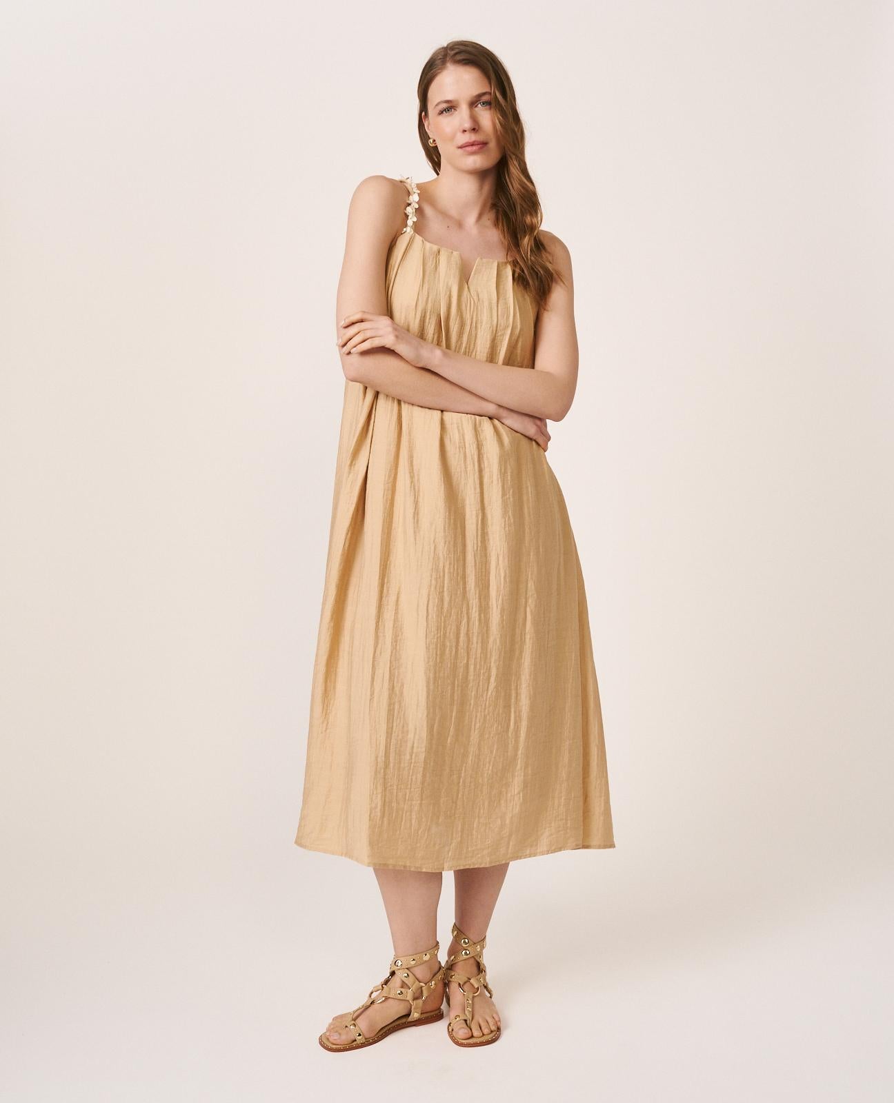 alma-en-pena-flowing-langes-midikleid-in-dorado-mit-v-ausschnitt image 2
