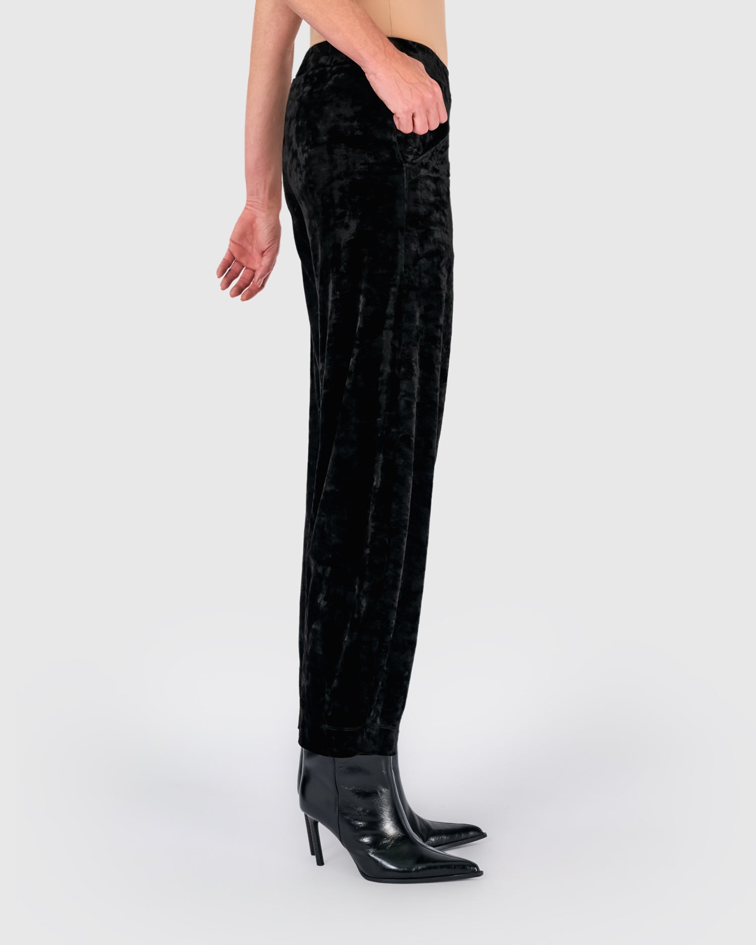 alembika-crushed-velvet-flow-pants-schwarz image 4