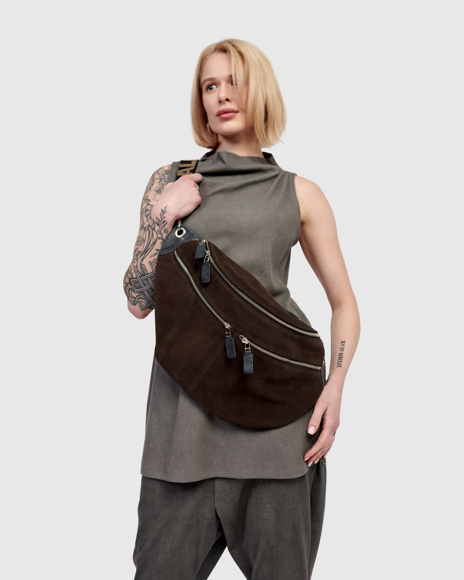 alembika-on-the-go-gro-e-sling-bag-umber image 1