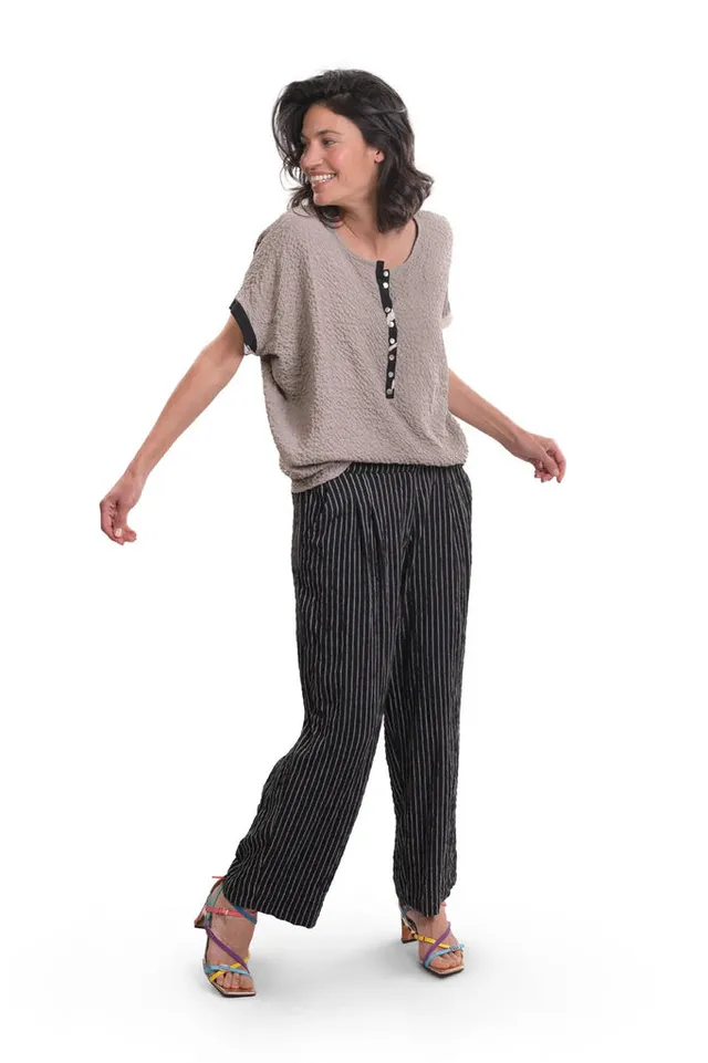alembika-henley-crepe-top-stone-knopfleisten-shirt image 1