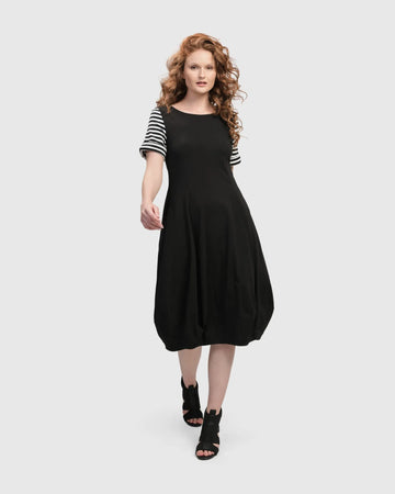 alembika-urban-daytime-cocoon-kleid-stripes image 7