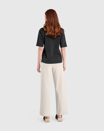 alembika-urban-staple-elevated-tee-black-tailliertes-t-shirt image 5
