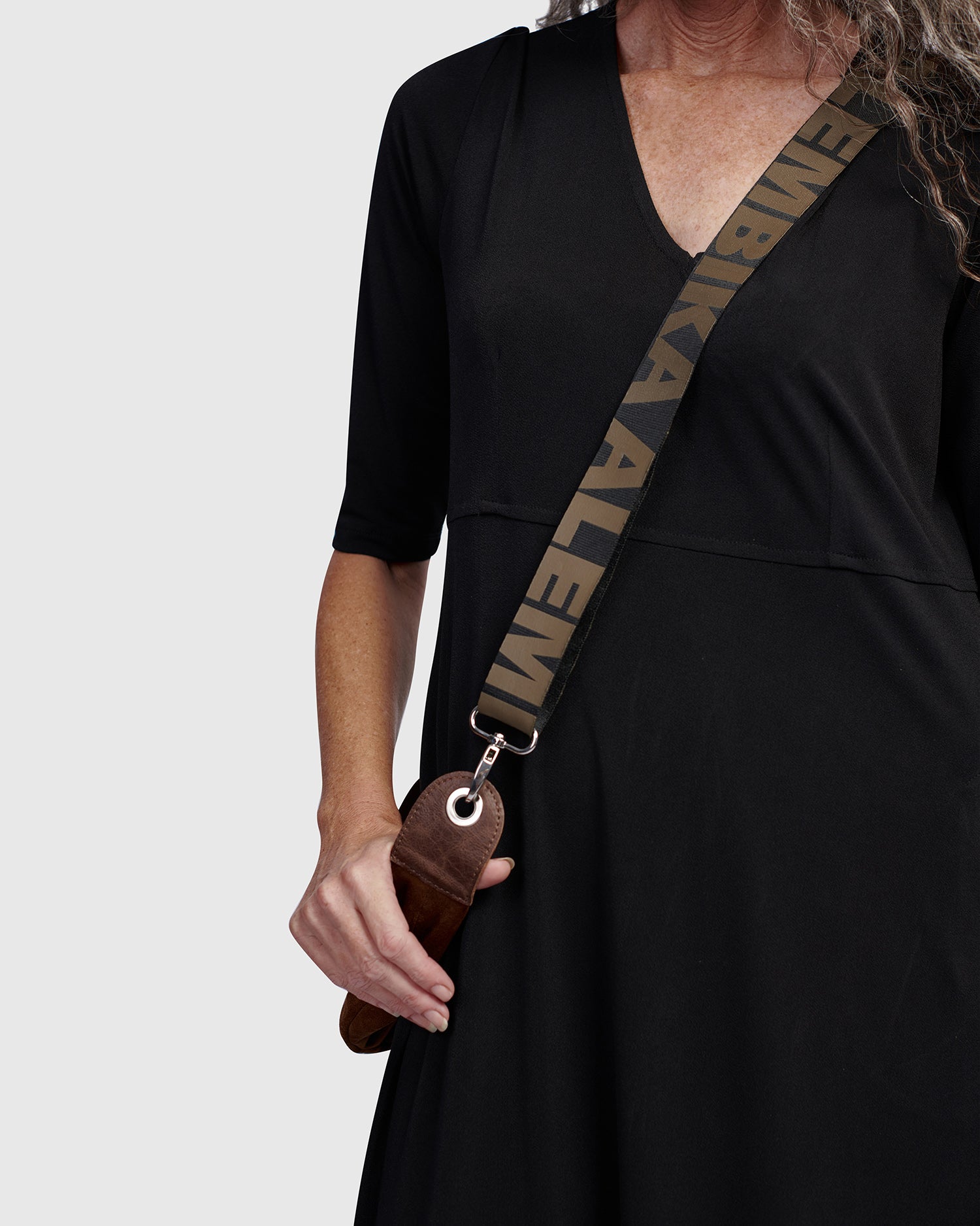 alembika-simple-sling-bag-umh-ngetasche-maple image 6