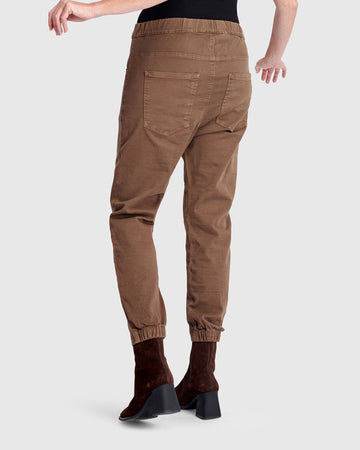alembika-weekend-boyfriend-jogger-jeans-camel image 2