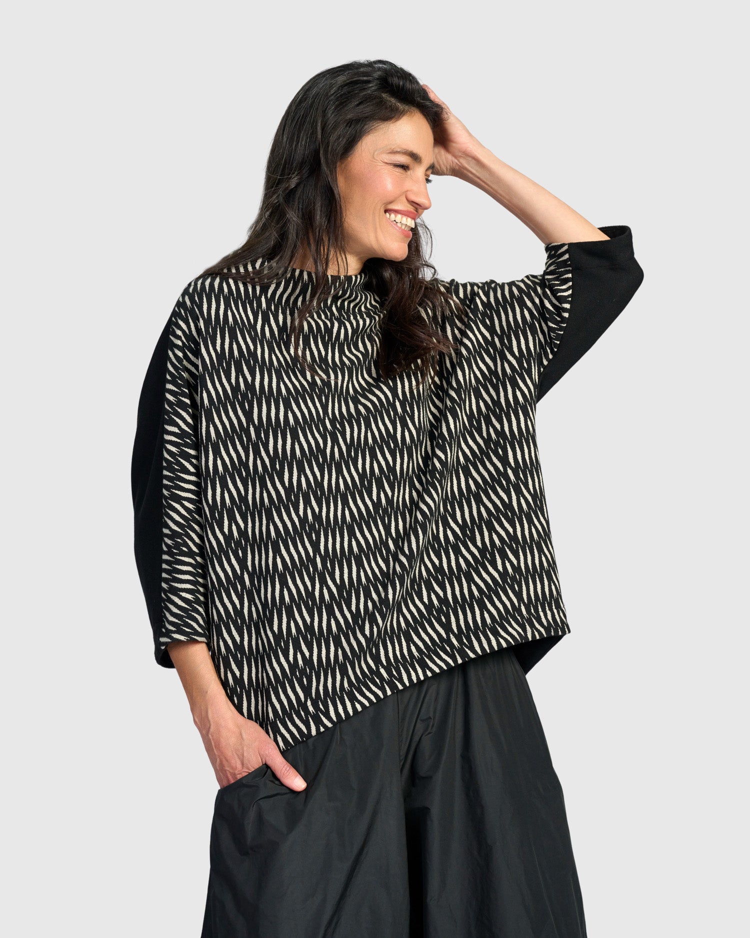 alembika-vertex-funnel-pullover-top-zebra image 1