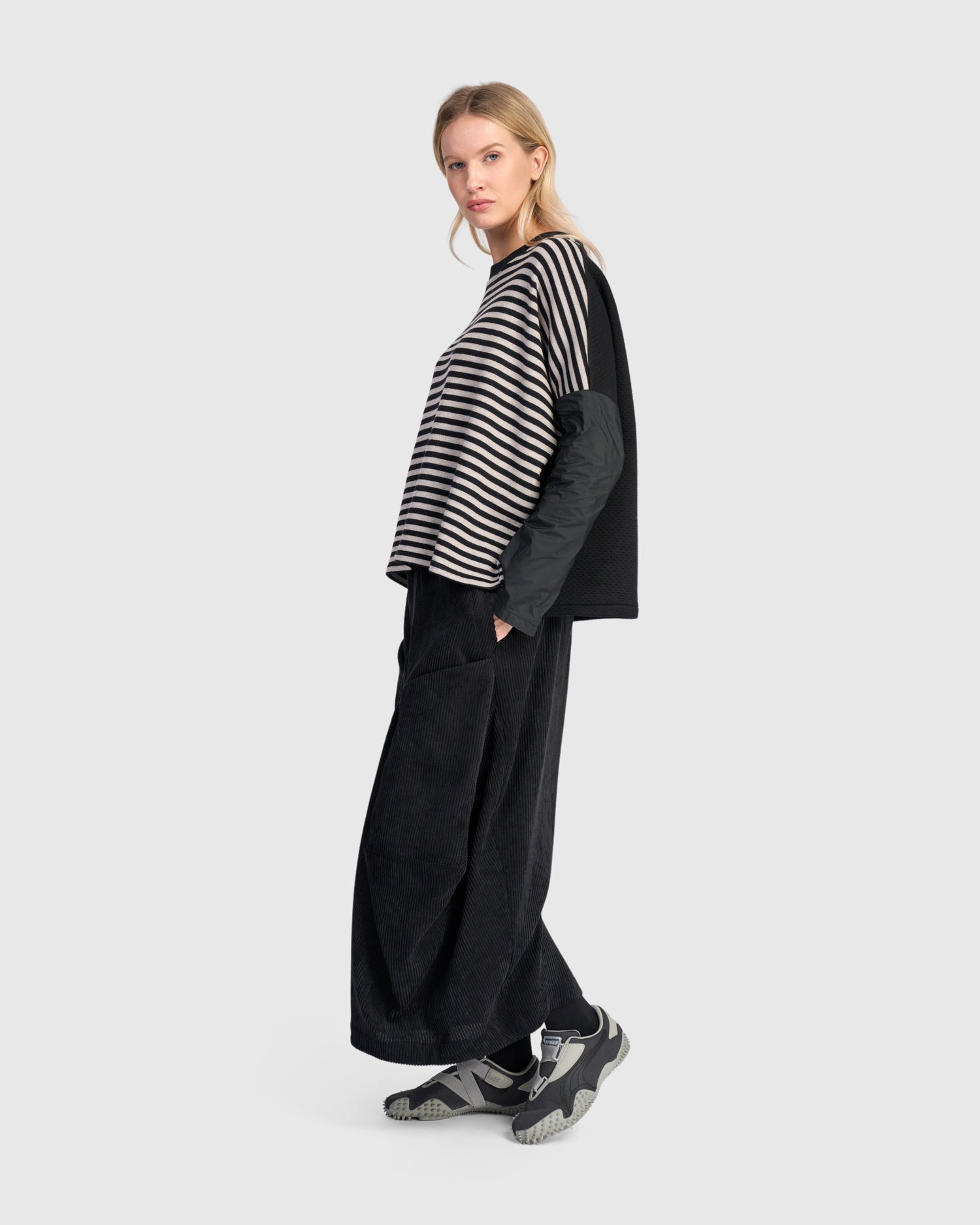 alembika-urban-sund-boxy-top-black-cloud-stripe image 5