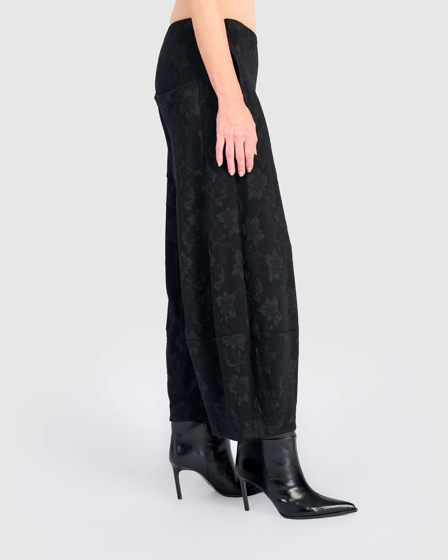 alembika-candlewick-laternen-hose-black-flora image 5