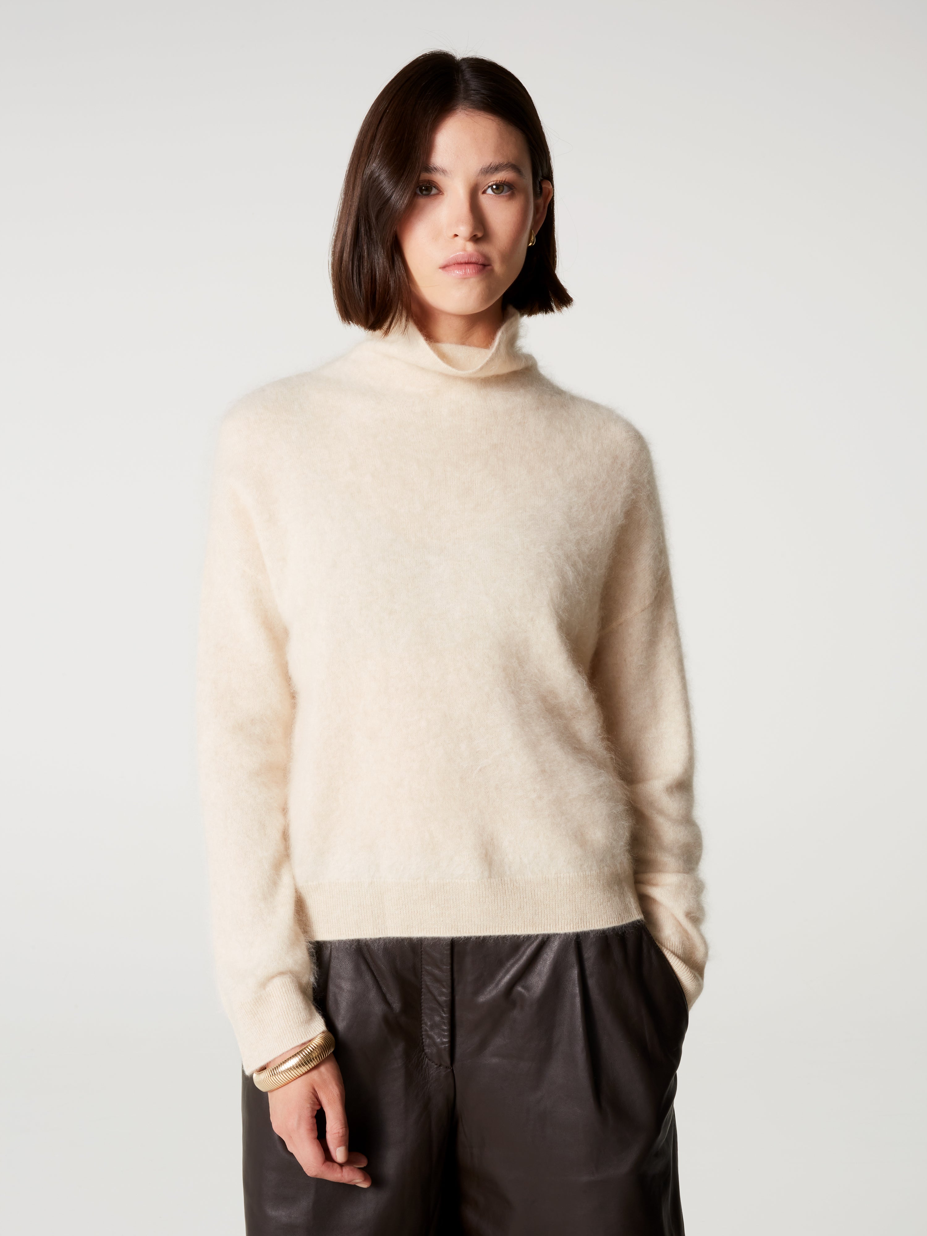 absolut-solange-damen-kaschmir-pullover-stehkragen-beige image 3
